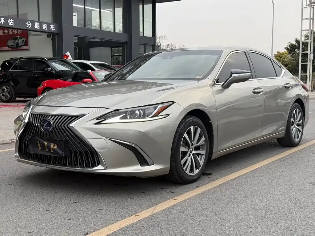 Lexus ES — фото 1