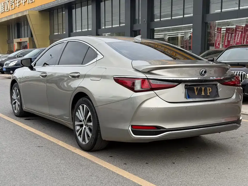 Lexus ES — фото 5