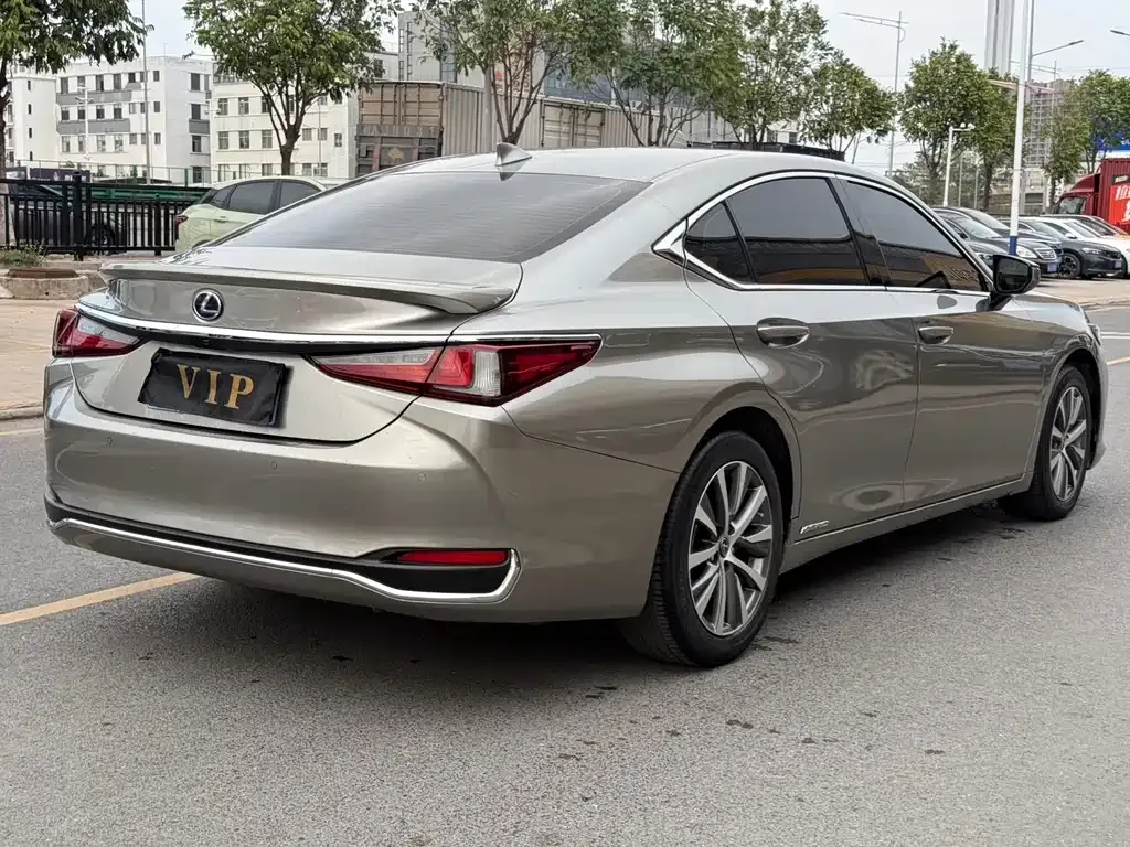 Lexus ES — фото 7