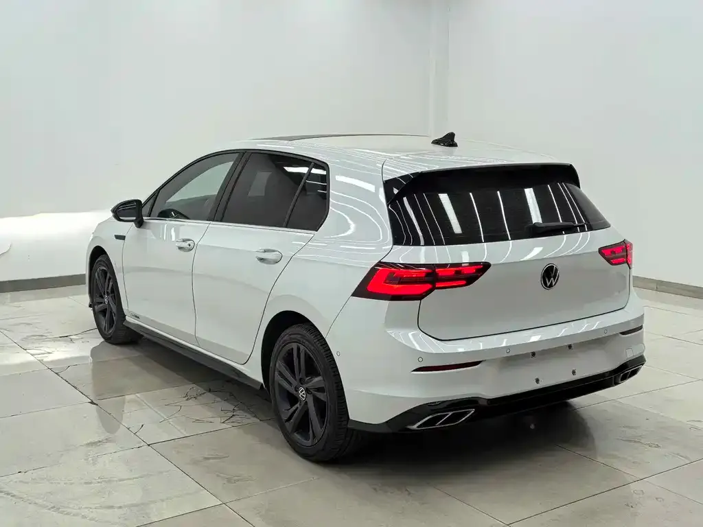 Volkswagen Golf 2023 из CN, фото 2