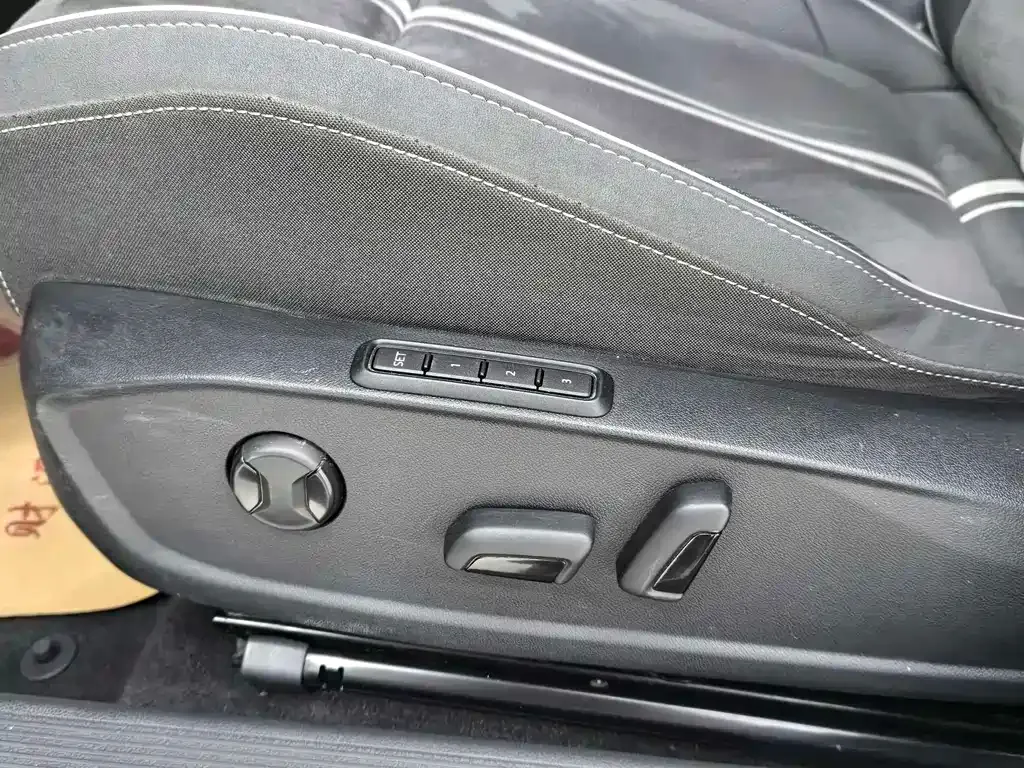 Volkswagen Golf 2023 из CN, фото 10