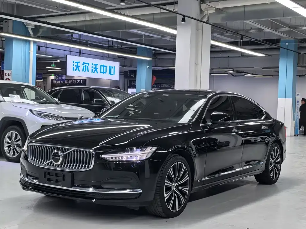 Volvo S90 — фото 1