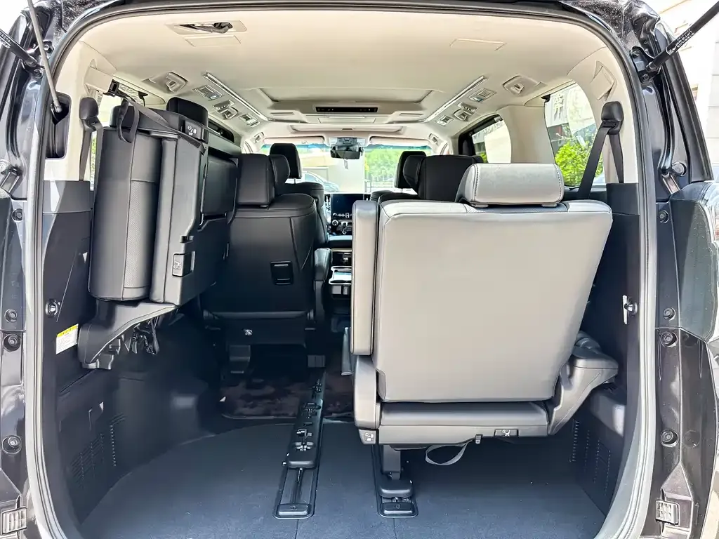 Toyota Vellfire — фото 3