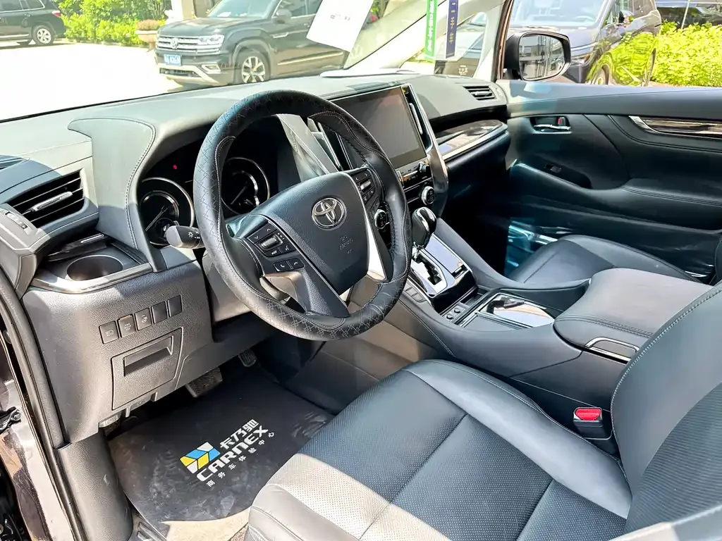 Toyota Vellfire — фото 7