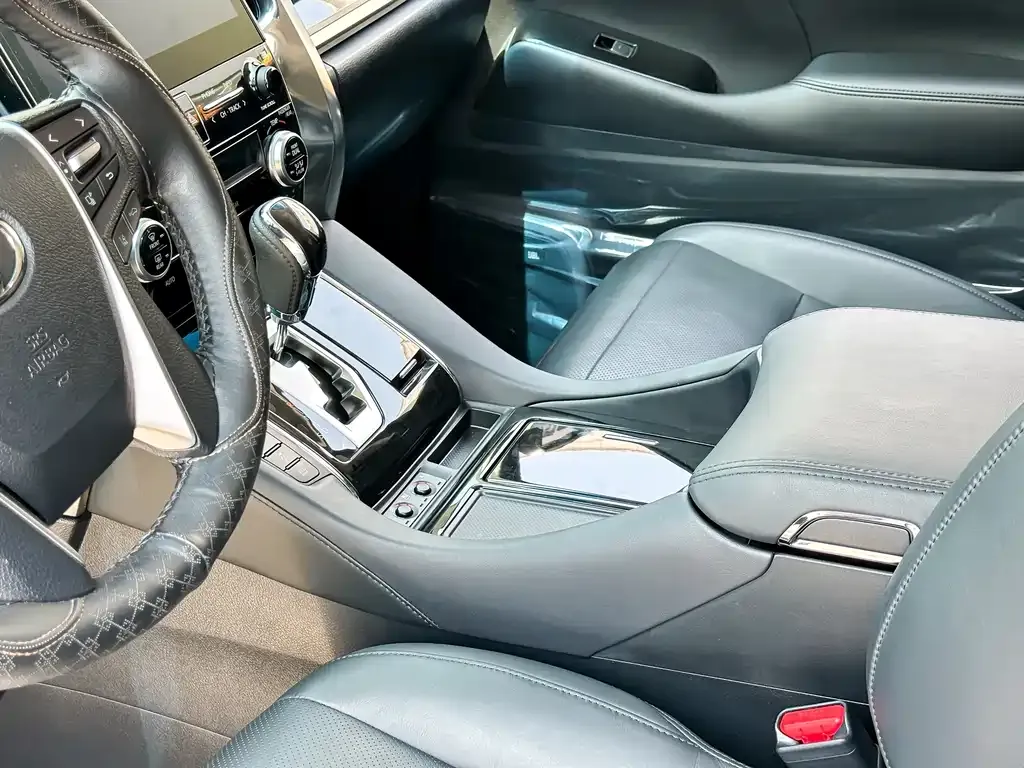 Toyota Vellfire — фото 8