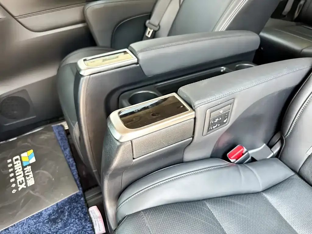 Toyota Vellfire — фото 5