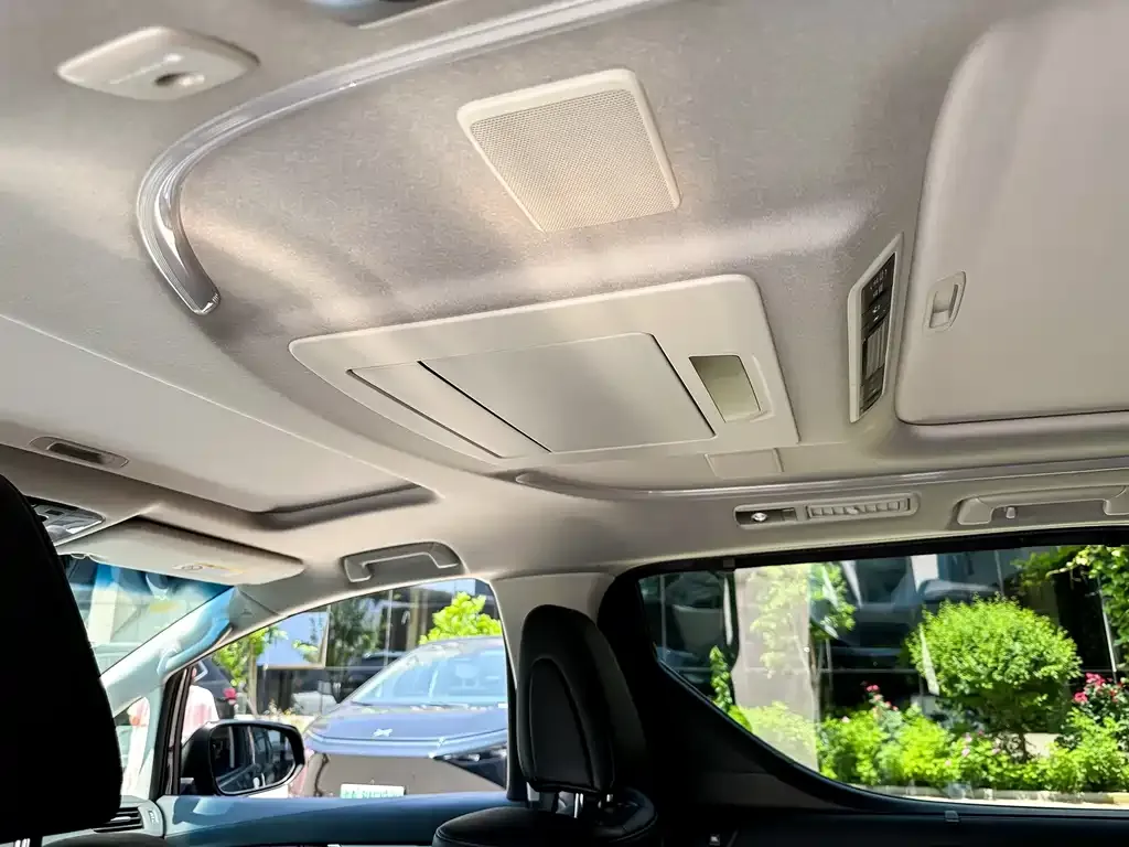 Toyota Vellfire — фото 2