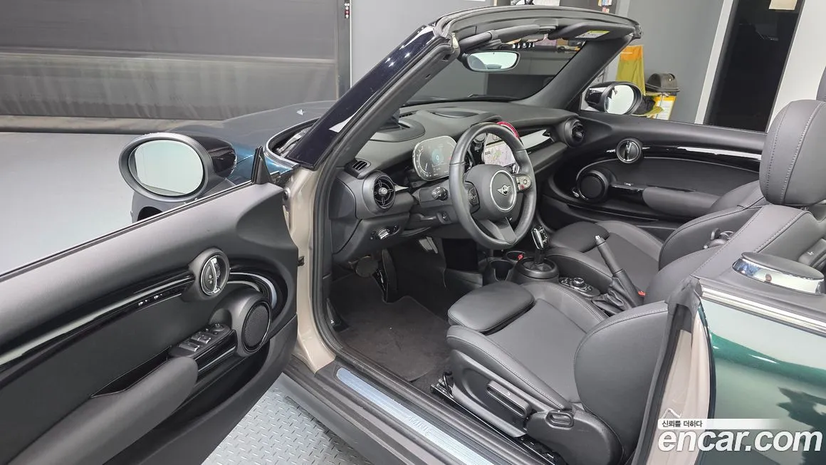 Mini Cooper Convertible 2024 из KR, фото 9