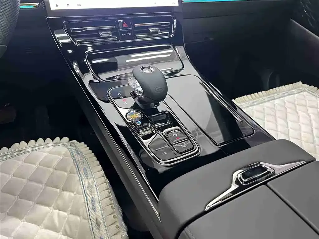 GAC Motor Trumpchi M8 — фото 10
