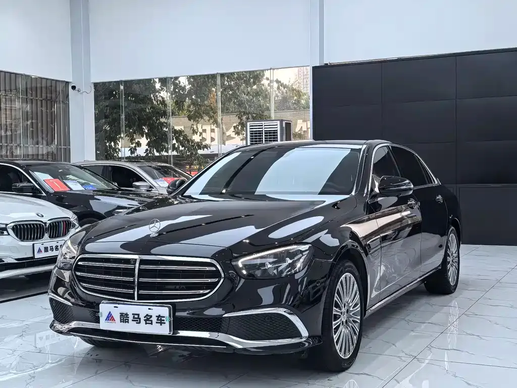 Mercedes-Benz E-Class — фото 1