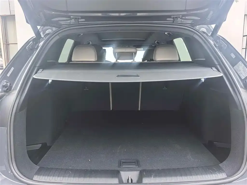 Audi Q6L e-tron — фото 2