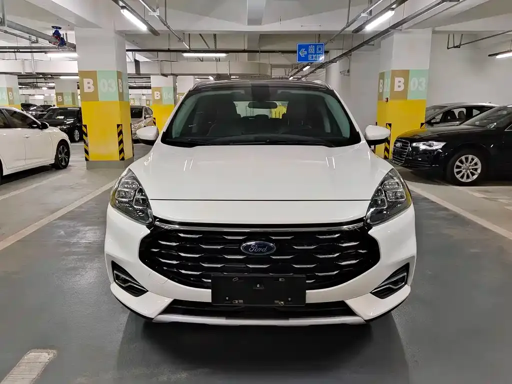 Ford Escape 2022 из CN, фото 2