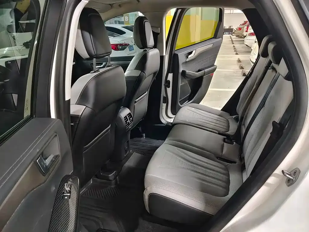 Ford Escape 2022 из CN, фото 9
