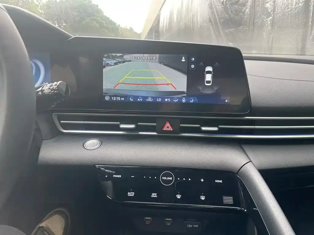 Hyundai Elantra 2023 из CN, фото 2