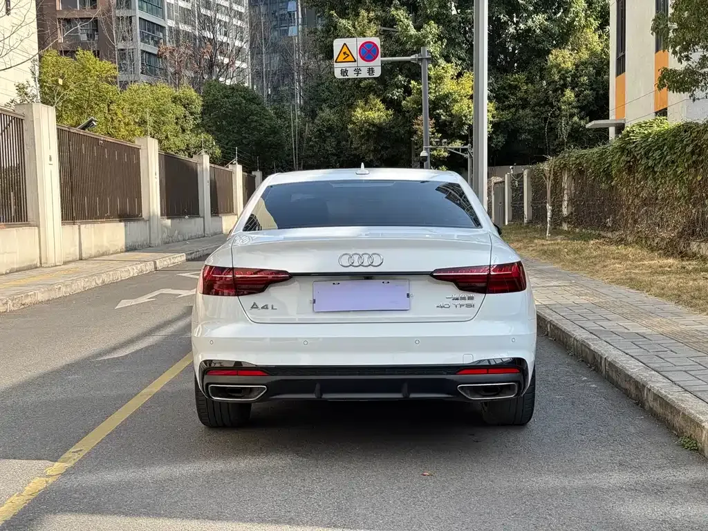 Audi A4L 2024 из CN, фото 10