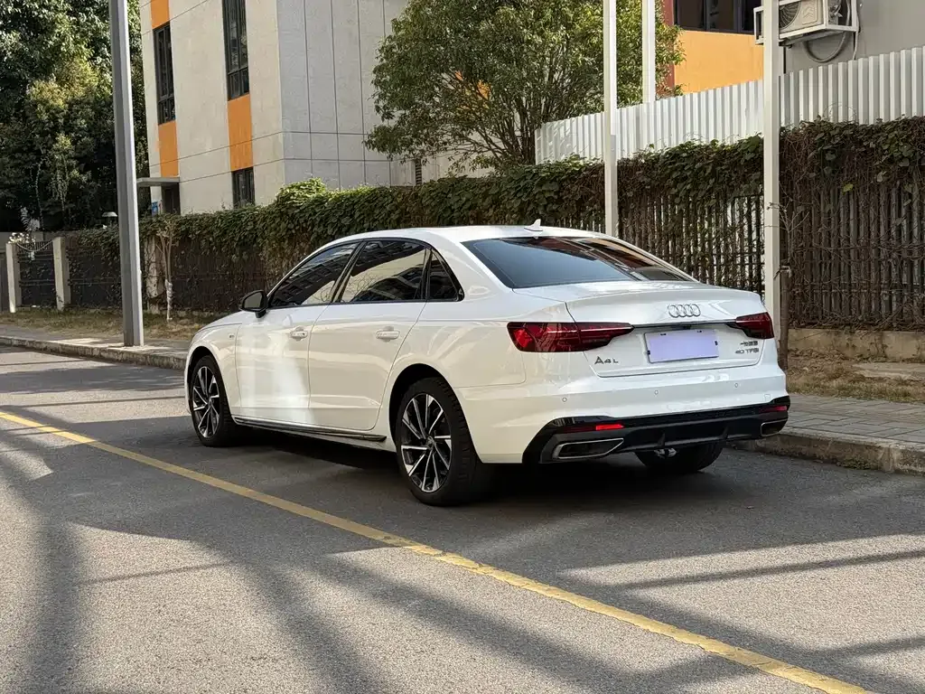Audi A4L 2024 из CN, фото 4