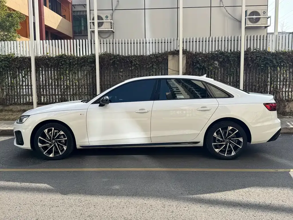 Audi A4L 2024 из CN, фото 5