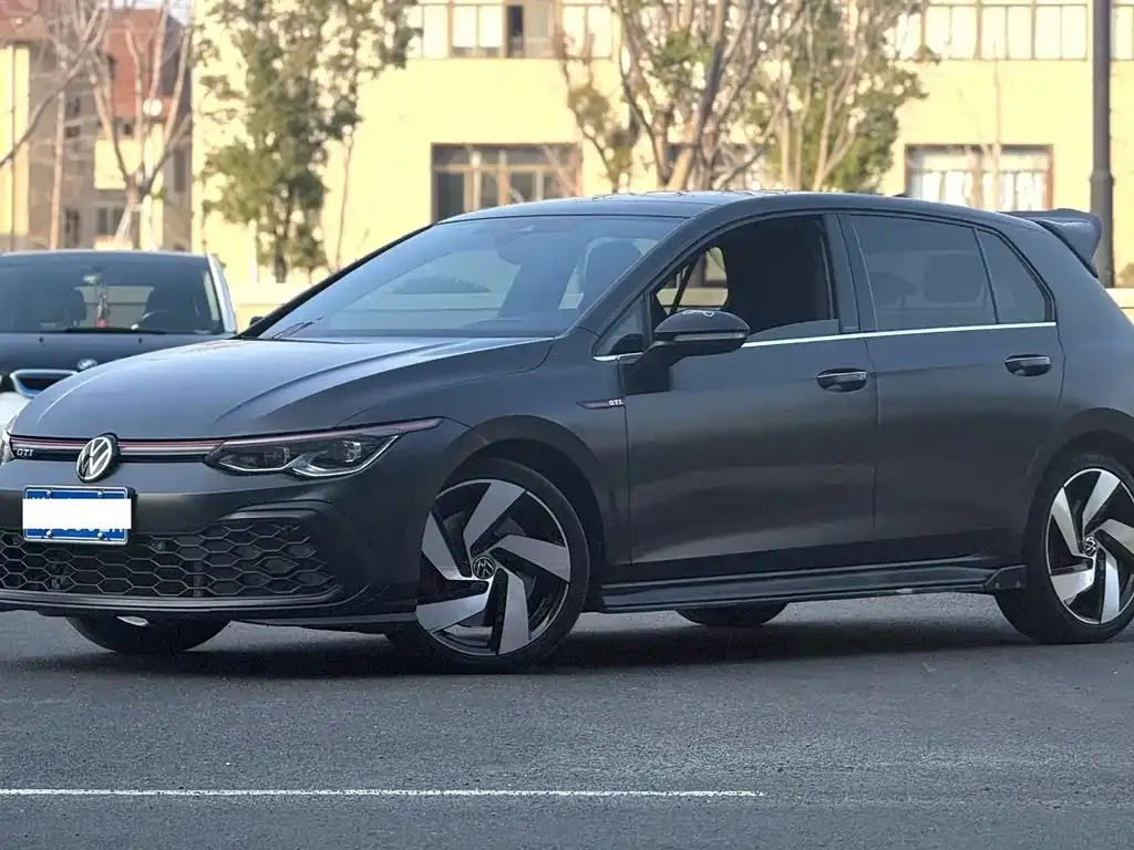 Volkswagen Golf GTI — фото 1