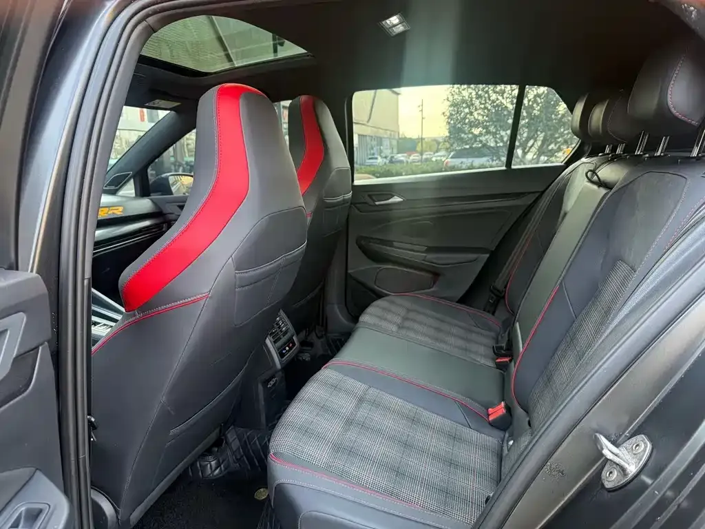 Volkswagen Golf GTI — фото 8