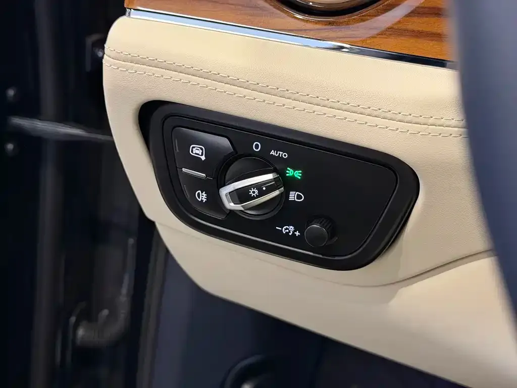 Bentley Bentayga — фото 2