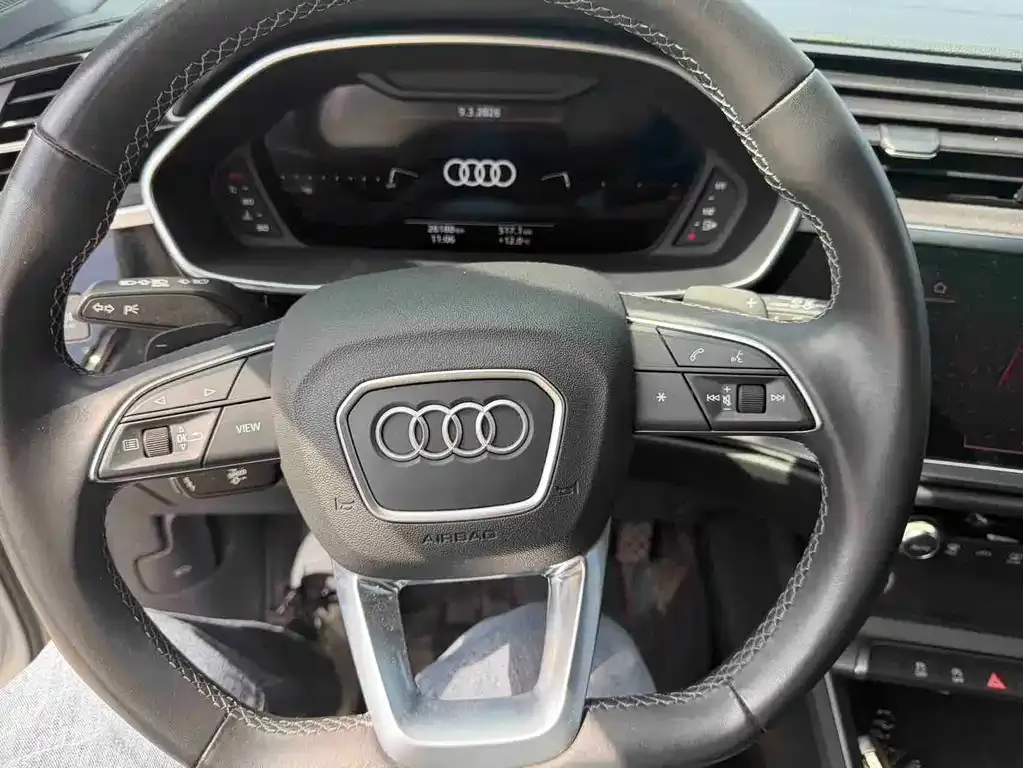 Audi Q3 — фото 10