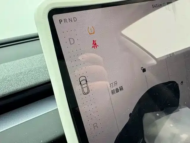 Tesla Model 3 — фото 10