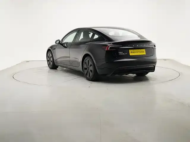 Tesla Model 3 — фото 3