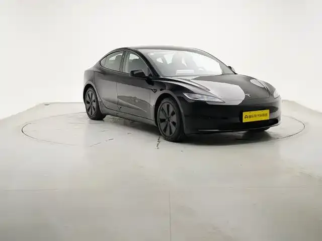 Tesla Model 3 — фото 4