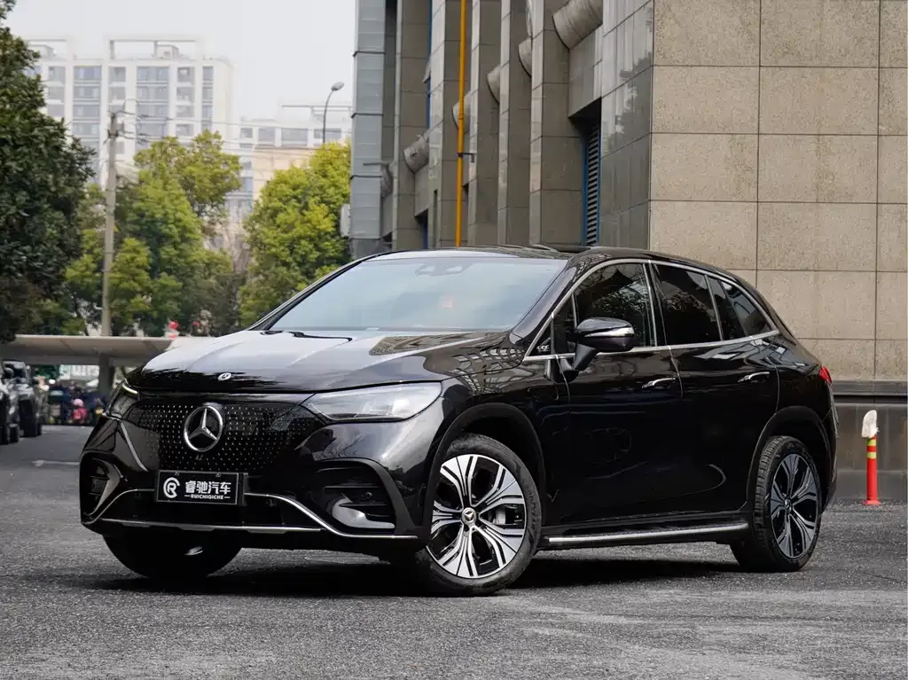 Mercedes-Benz EQE SUV — фото 1