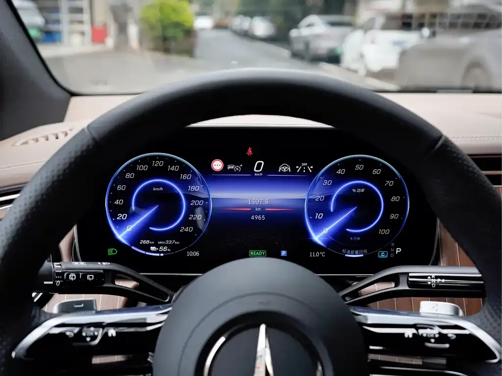 Mercedes-Benz EQE SUV — фото 3