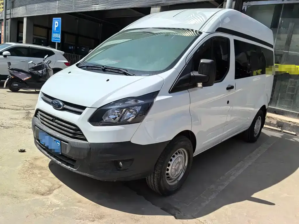 Ford Transit — фото 1
