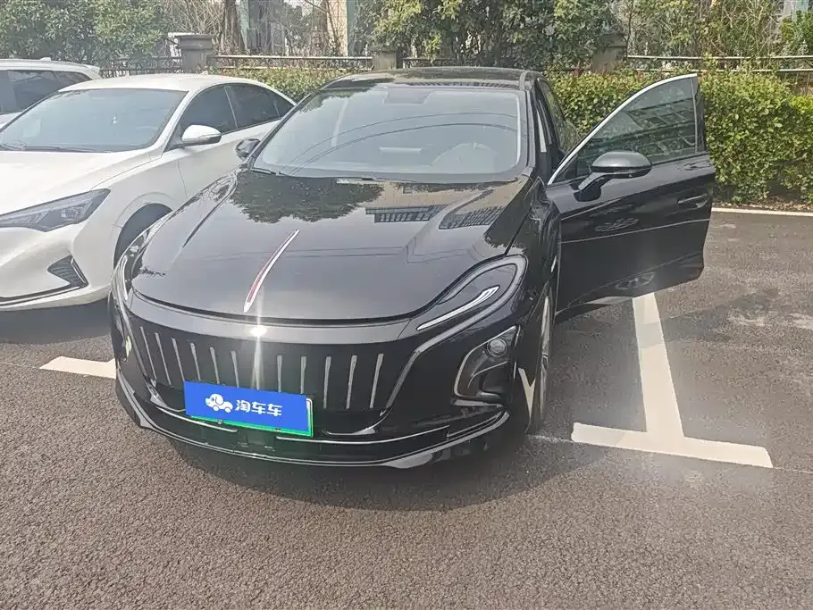Hongqi E-QM5 — фото 1