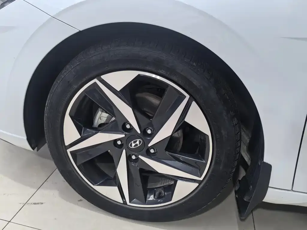 Hyundai Elantra 2023 из CN, фото 2