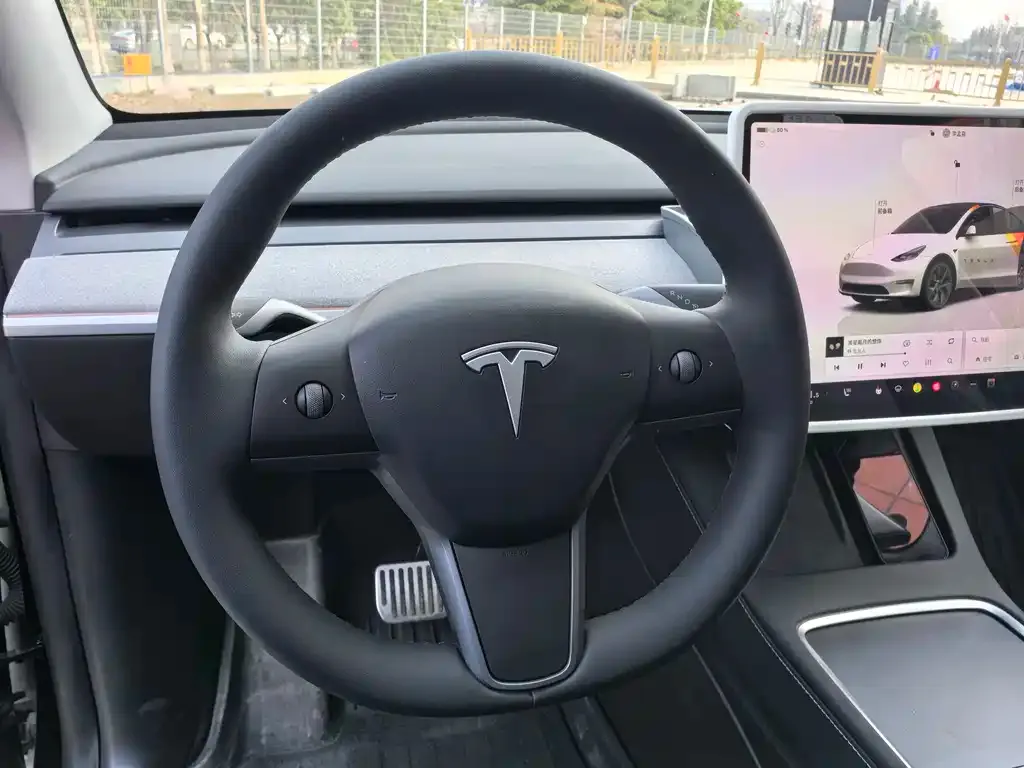 Tesla Model Y — фото 5