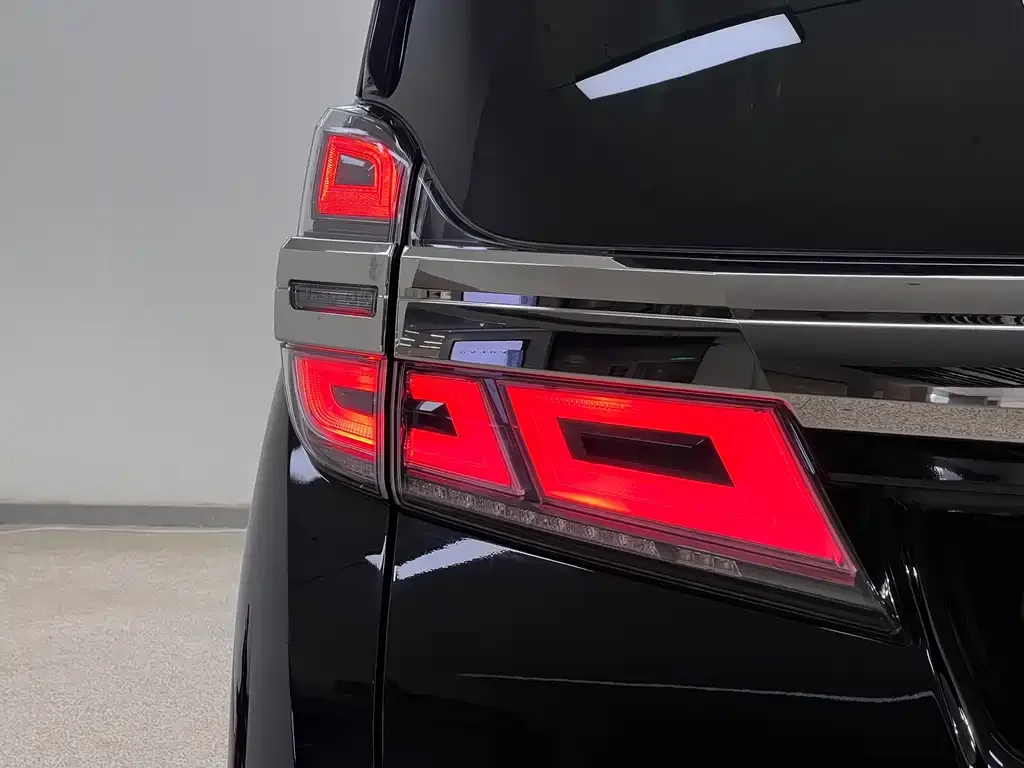 Toyota Vellfire 2022 из CN, фото 9