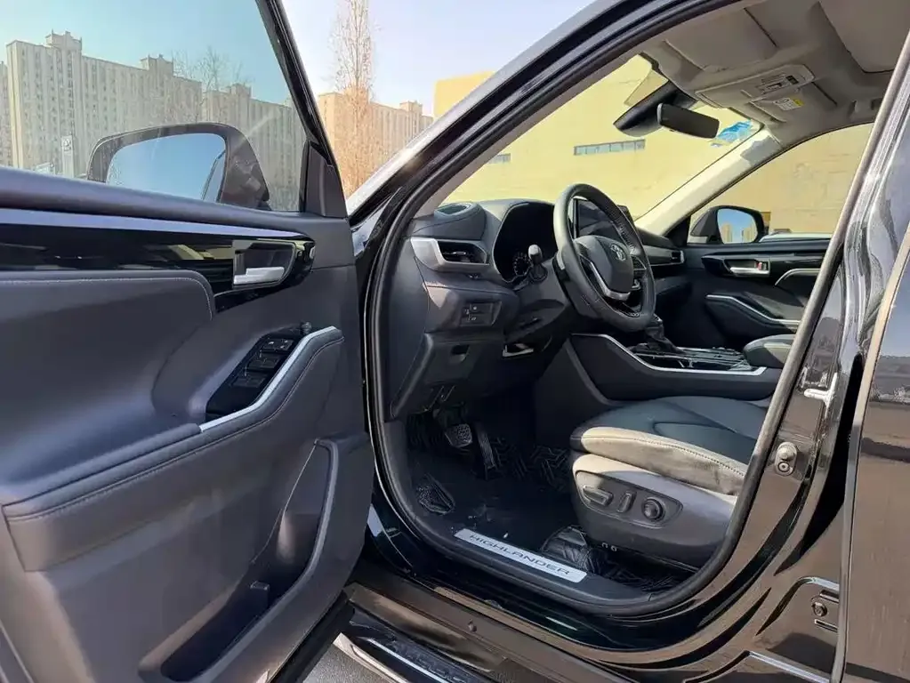 Toyota Highlander 2023 из CN, фото 2