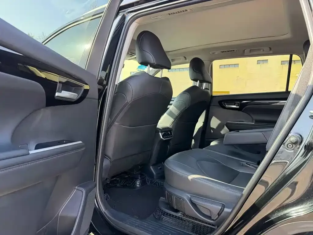 Toyota Highlander 2023 из CN, фото 8
