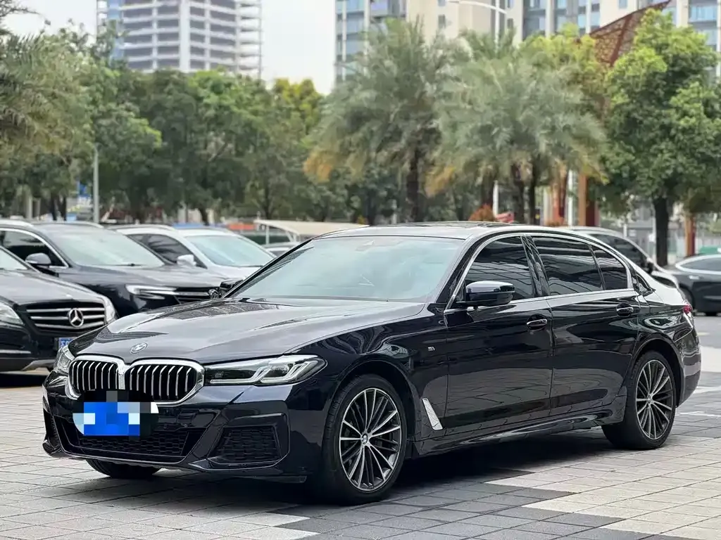 BMW 5 Series — фото 1