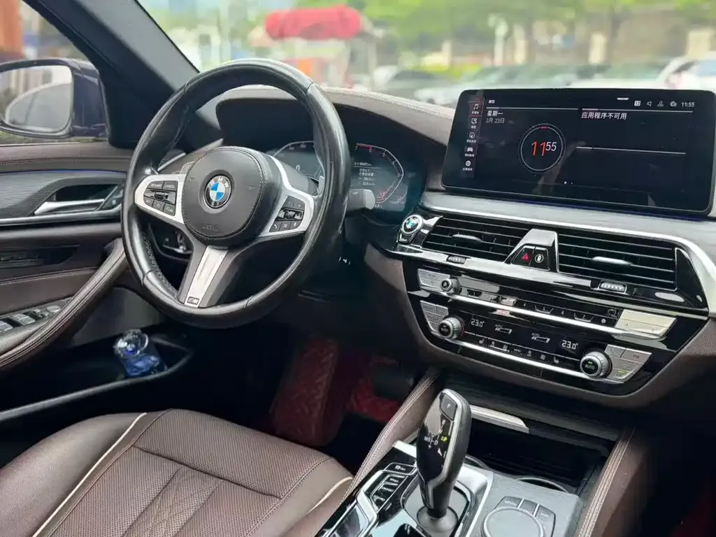 BMW 5 Series — фото 9