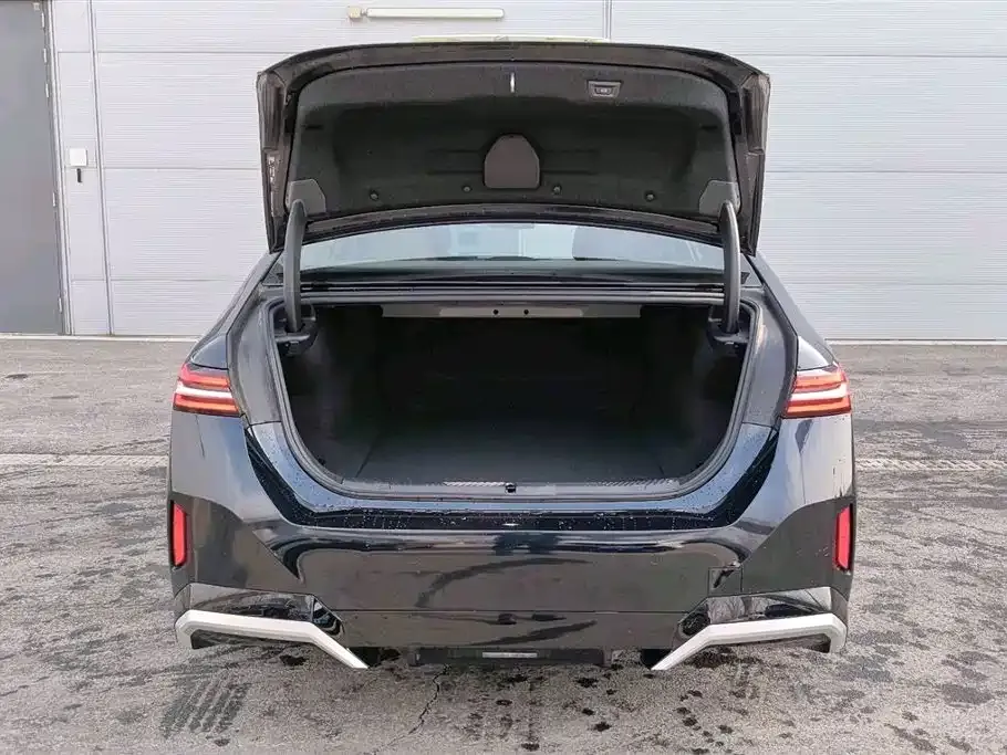 BMW i5 2025 из CN, фото 9