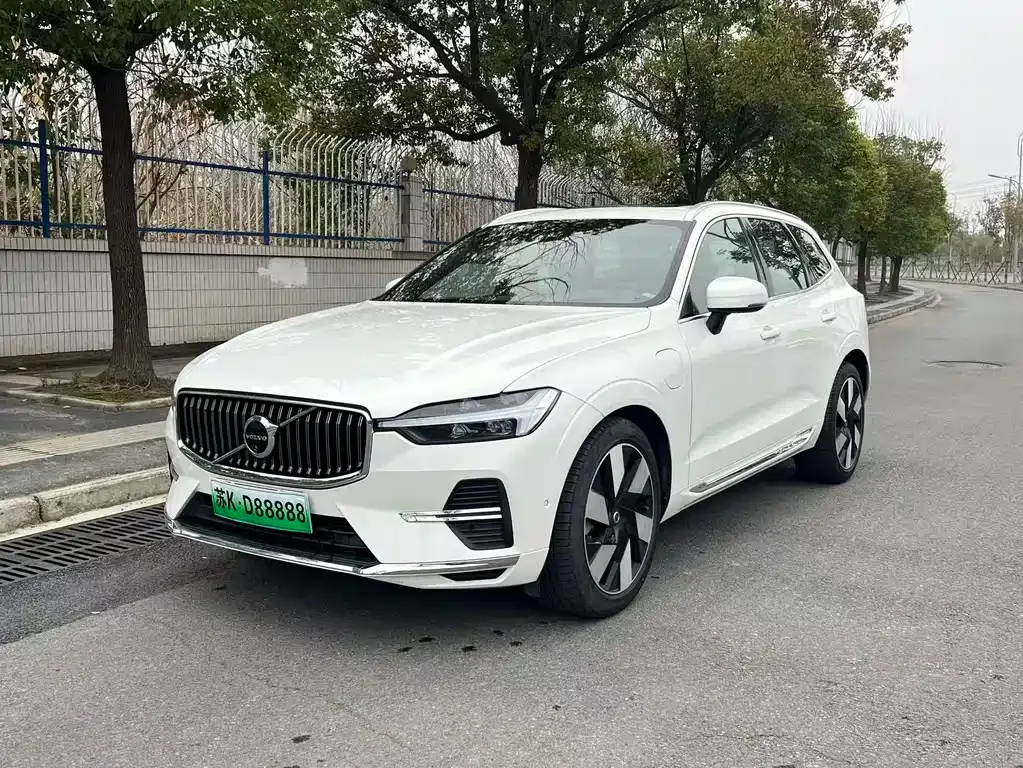 Volvo XC60 PHEV 2024 из CN, фото 1