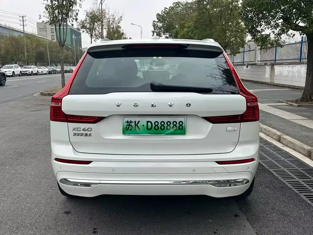 Volvo XC60 PHEV 2024 из CN, фото 3