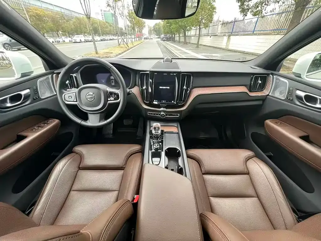 Volvo XC60 PHEV 2024 из CN, фото 9