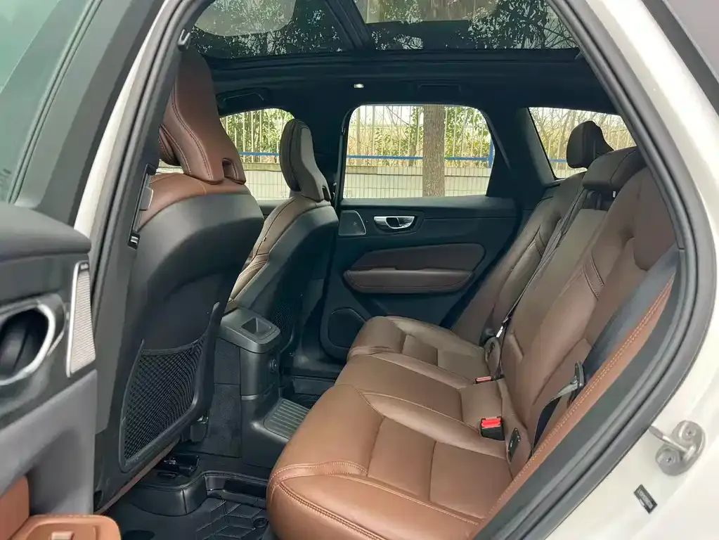Volvo XC60 PHEV 2024 из CN, фото 10
