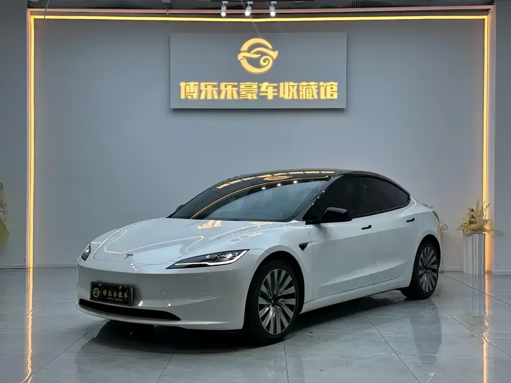 Tesla Model 3 — фото 1