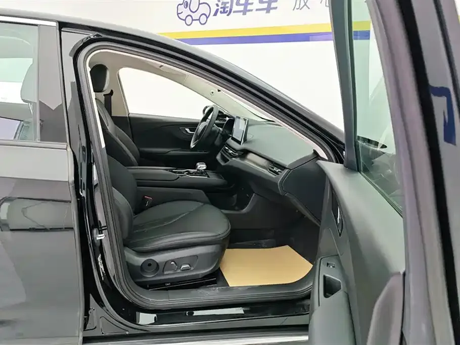 Hongqi E-QM5 — фото 6