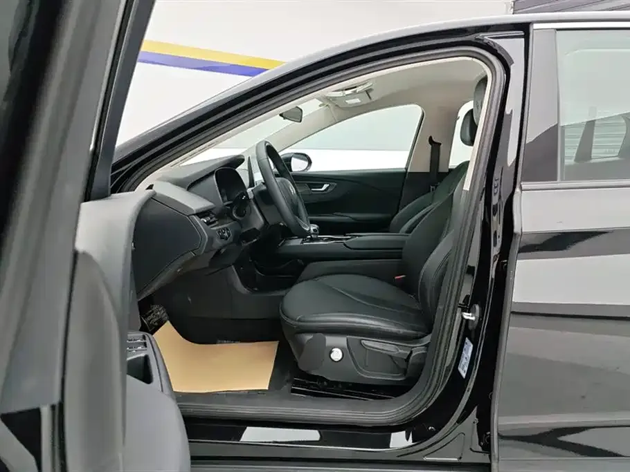 Hongqi E-QM5 — фото 10