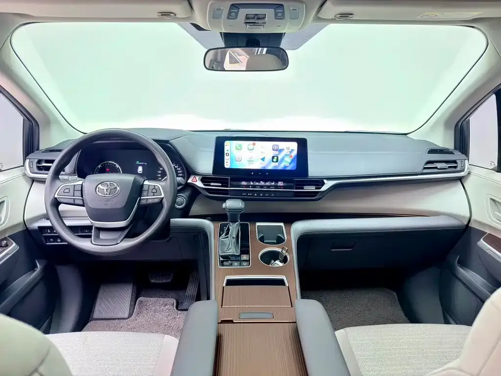 Toyota Sienna — фото 5