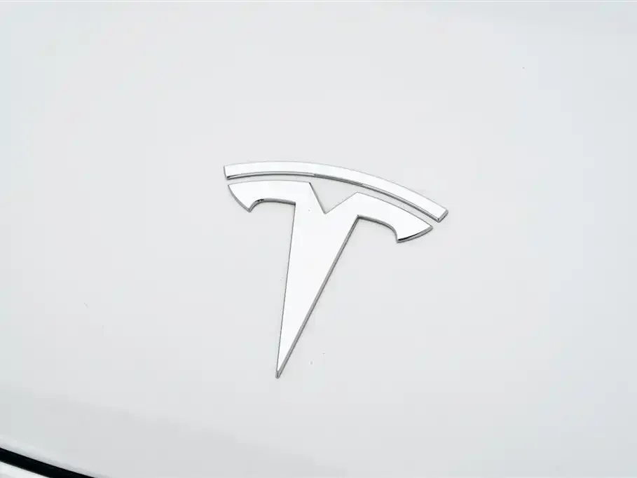 Tesla Model 3 — фото 9