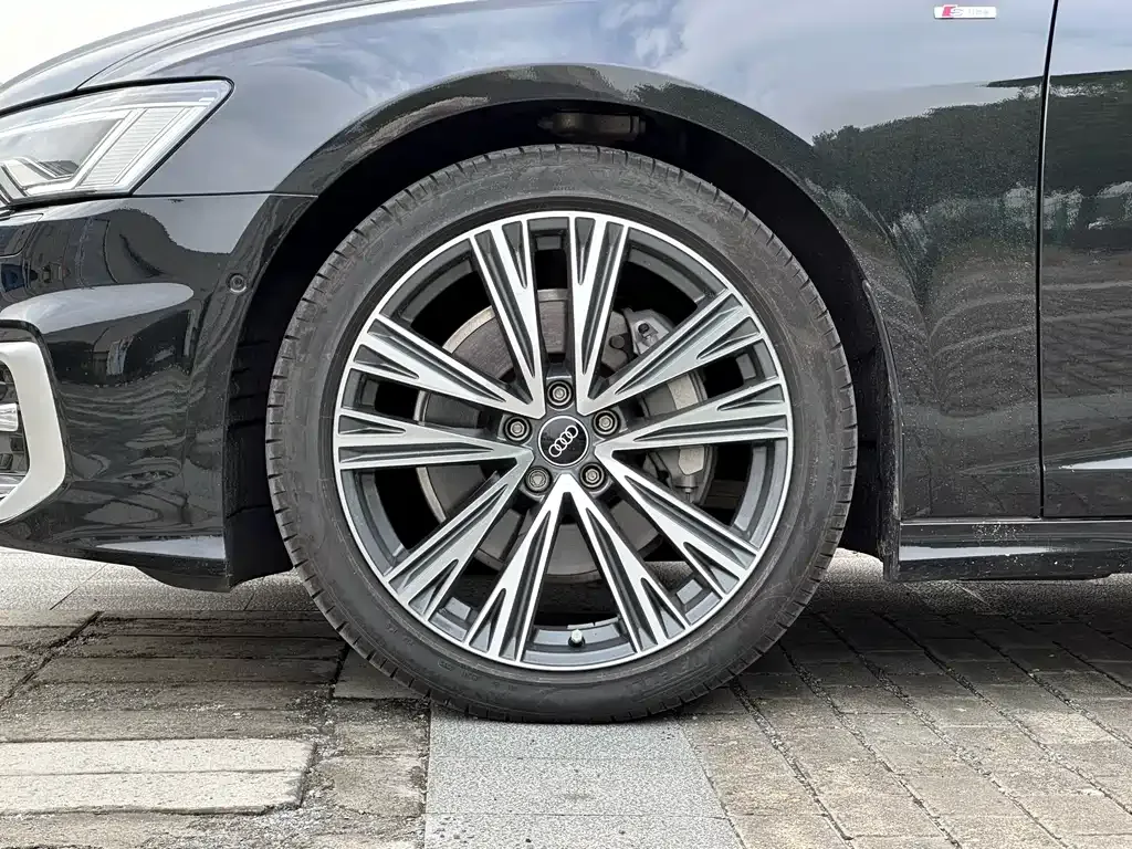 Audi A6L — фото 10